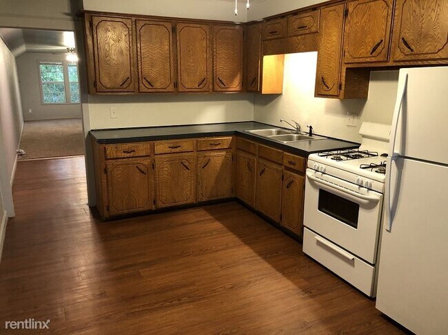 Building Photo - 1 br, 1 bath Duplex - 708 E Ward St # C