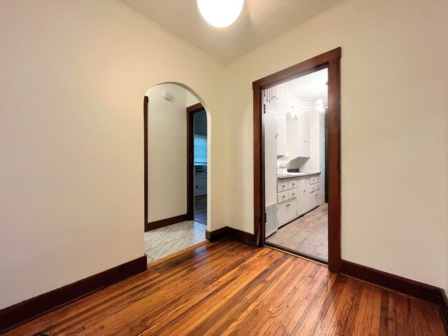 Foto del edificio - 209 W 8th Ave