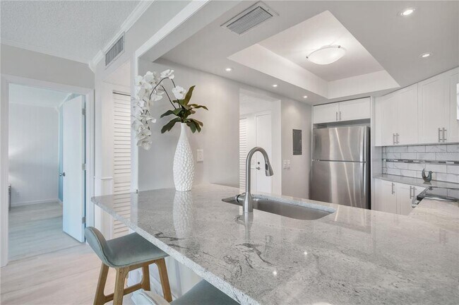 Foto del edificio - 6295 Bahia Del Mar Cir