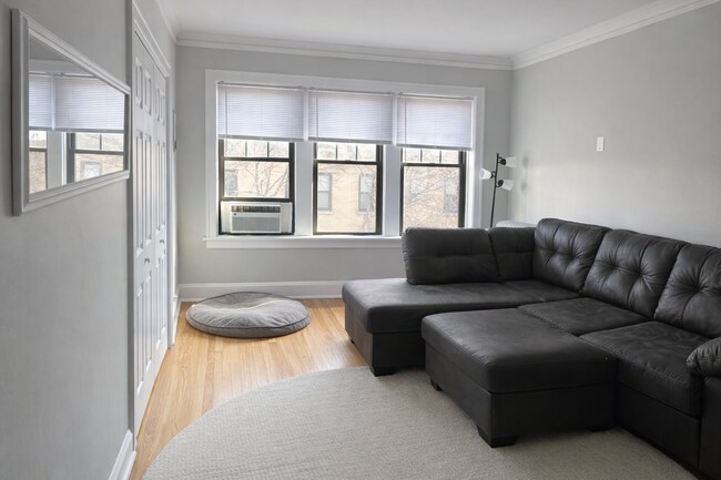 Foto del edificio - 3610 N Claremont Ave