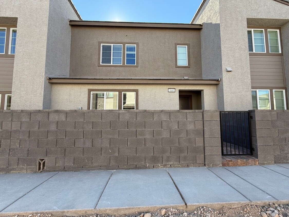 Primary Photo - Brand new, never lived in 3BD/2.5BA luxury...