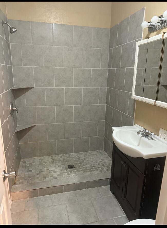 Foto del edificio - 302 E Washington St