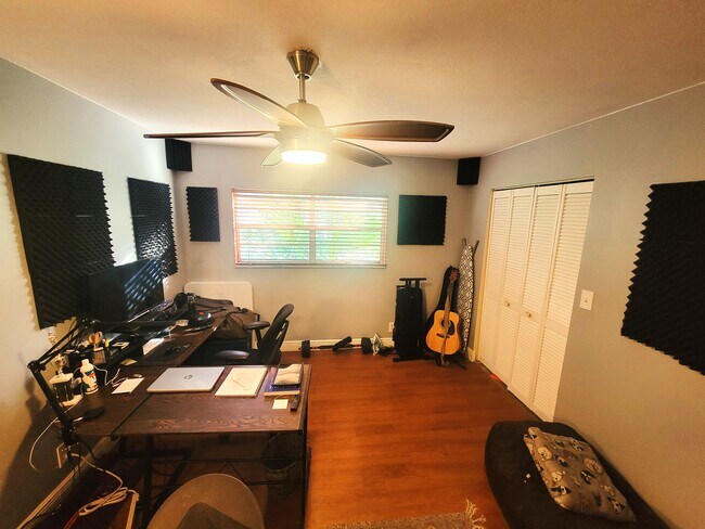 Dormitorio 2 - 4617 NW 9th Dr