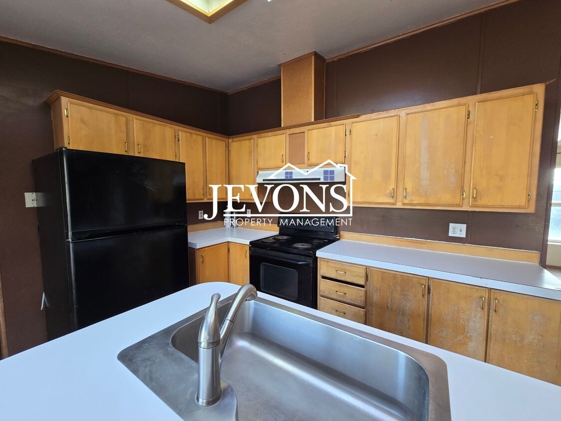 Foto principal - Charming 3-bedroom home with a fully equipped kitchen and fenced backyard, with access to I-82