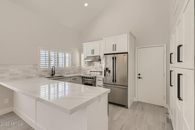 Building Photo - 9636 E Sutton Dr