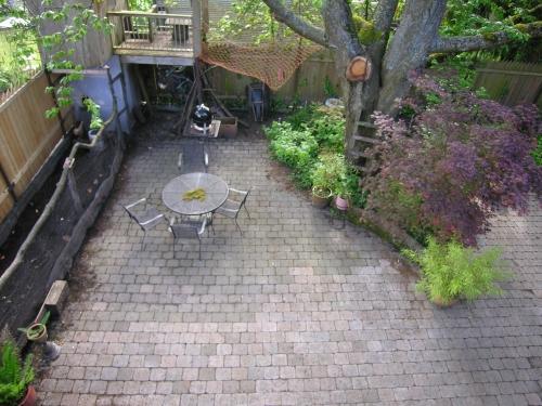 Building Photo - 4 bedroom in Seattle WA 98122