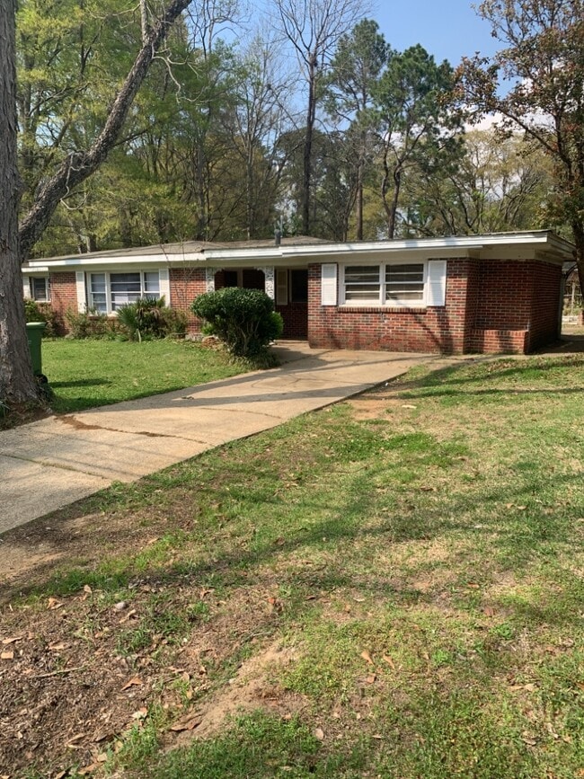 Building Photo - 1419 Beaumont Dr