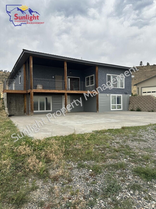 Building Photo - 2973 US Hwy 10
