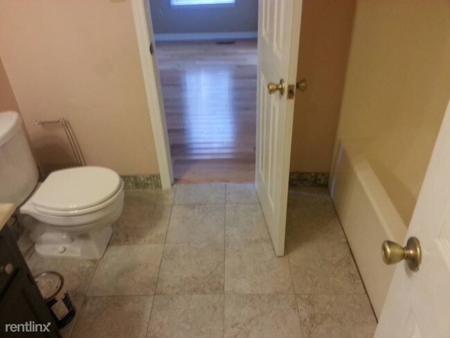 Building Photo - 3 br, 2 bath Townhome - 128 Wythe Circle