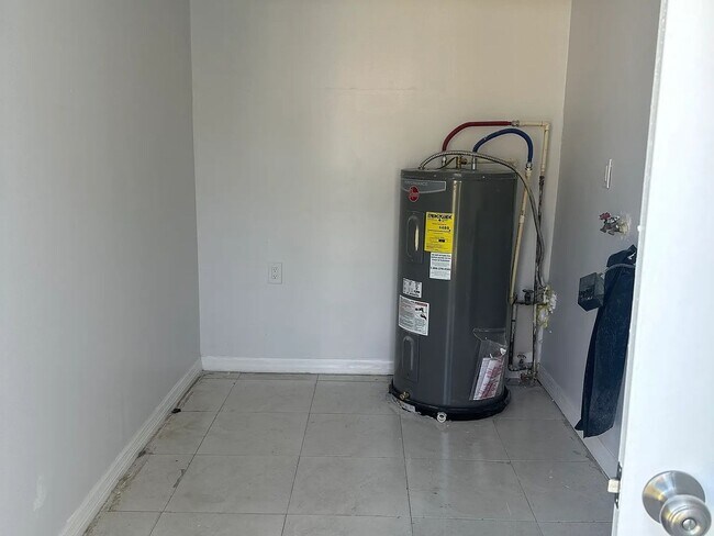 Foto del edificio - 4417 W Paxton Ave