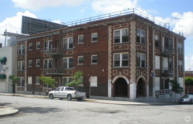 Building Photo - 1000 S Grand View St