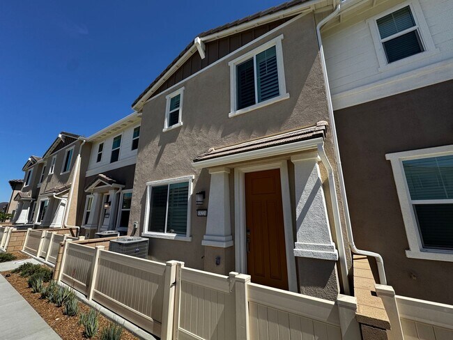 Building Photo - Beautiful, New Siena 3 Bedroom, 2.5 Bath Townhome with Solar for Rent