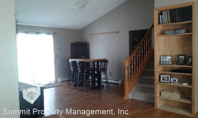Building Photo - 4 br, 2.5 bath House - 3530 Mikes Way