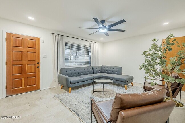 Building Photo - 125 E Papago Dr