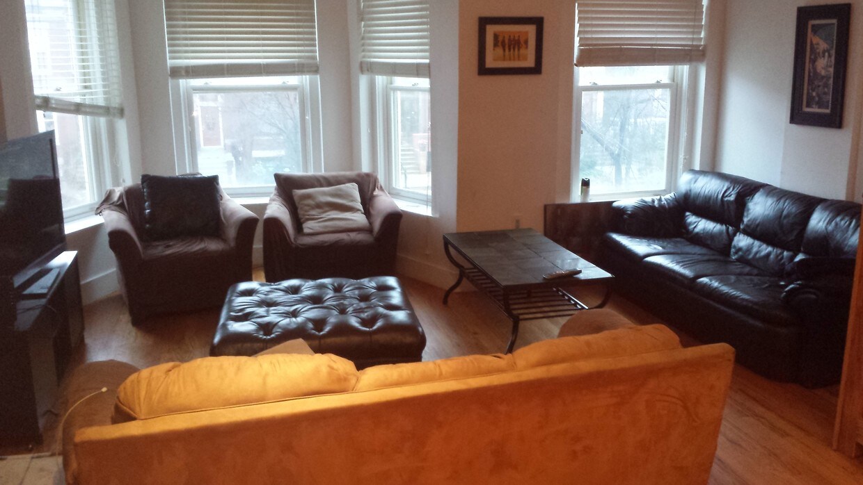 Sala de estar - 1331 Fairmont St NW
