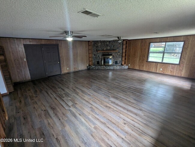 Building Photo - 7594 Rockingham Dr