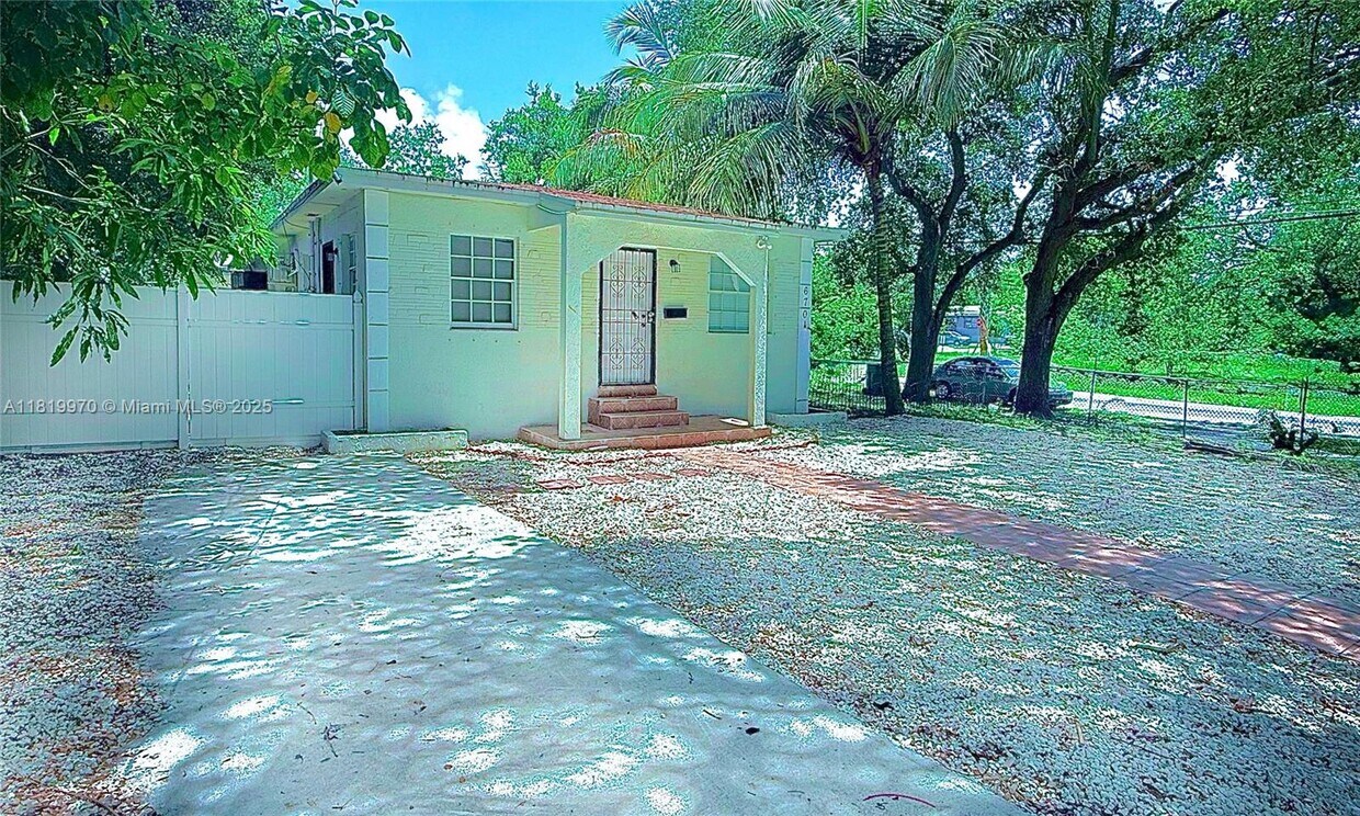 Primary Photo - 6701 NE Miami Pl