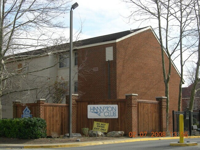 Building Photo - 230 Wells Ct