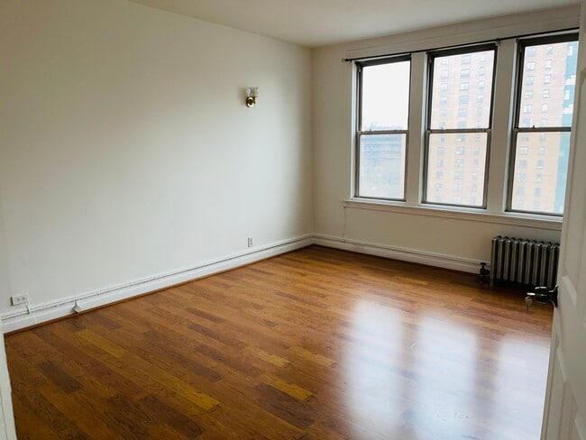 Foto del edificio - 1366 Clay Ave