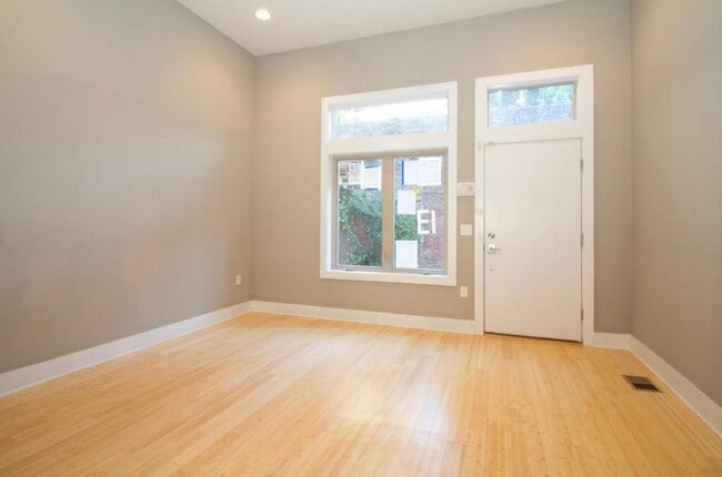 Entrada/Sala de estar - 919 N 5th St