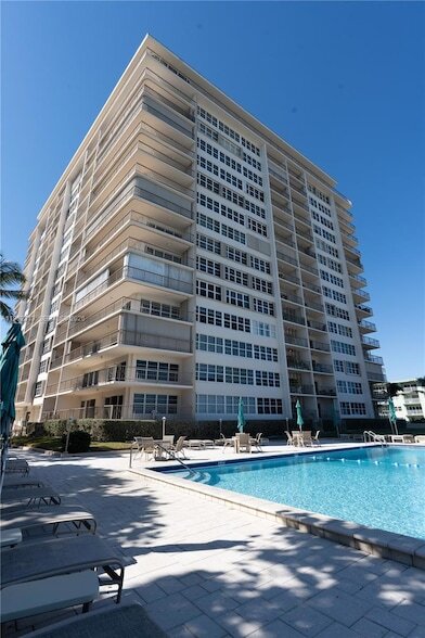 Foto del edificio - 1021 Hillsboro Mile Unit 204