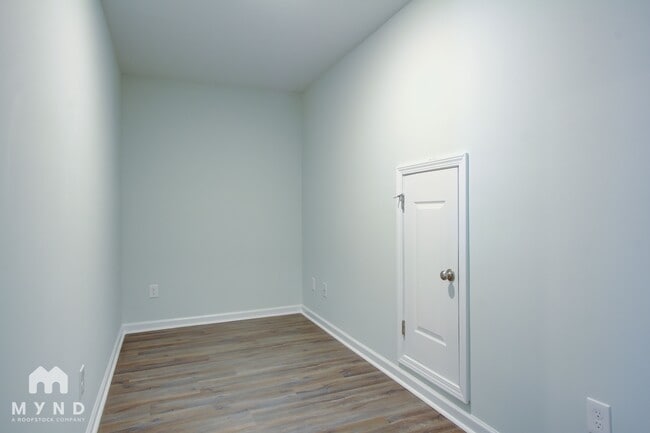 Building Photo - 863 Bergenfield Ln