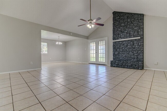 Building Photo - 402 Creek Cove