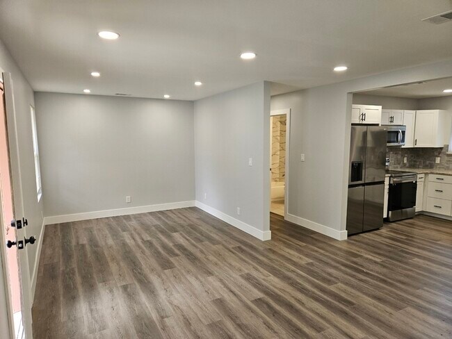 Foto del edificio - 4 bedroom newly remodeled Milton Home