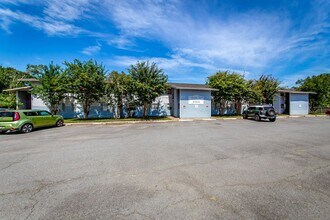 Building Photo - 404 N Lincoln St