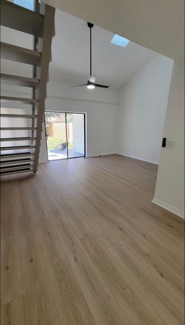 Sala de estar - 2734 Hunt Club Ln