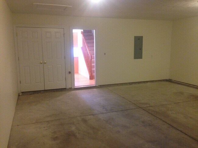 Foto del edificio - 2345 Meadowpoint Dr