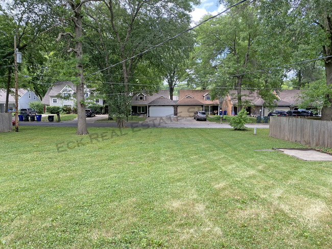 Building Photo - 1504 Pinewood Dr