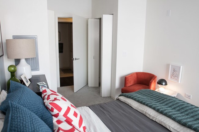 Foto del edificio - 932 W Washington Blvd