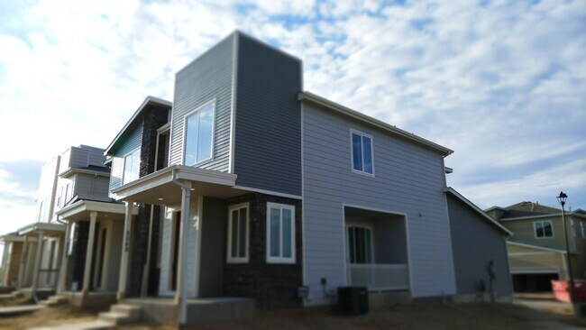 Building Photo - 3 Bedroom, 2.5 Bathroom with two car garage - Available 2/5/2025