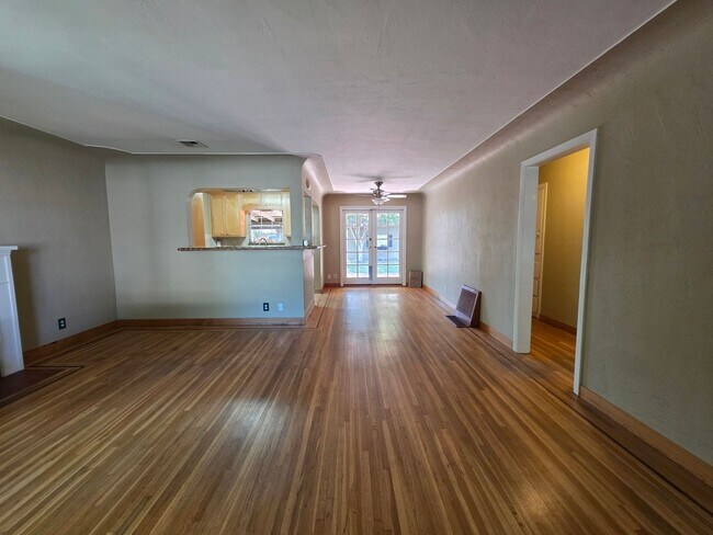 Foto del edificio - Charming Bungalow in La Loma neighborhood!