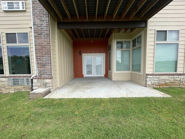 Foto del edificio - Luxury Lakeview 2 bedroom 2 bath Apartment...