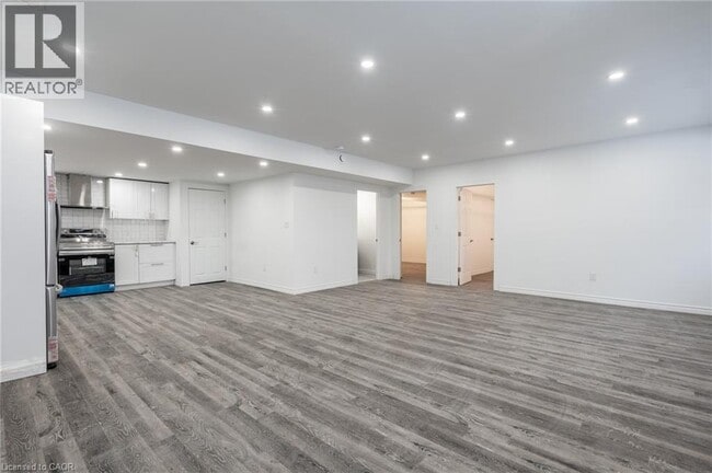 Building Photo - 61 Ravina Crescent