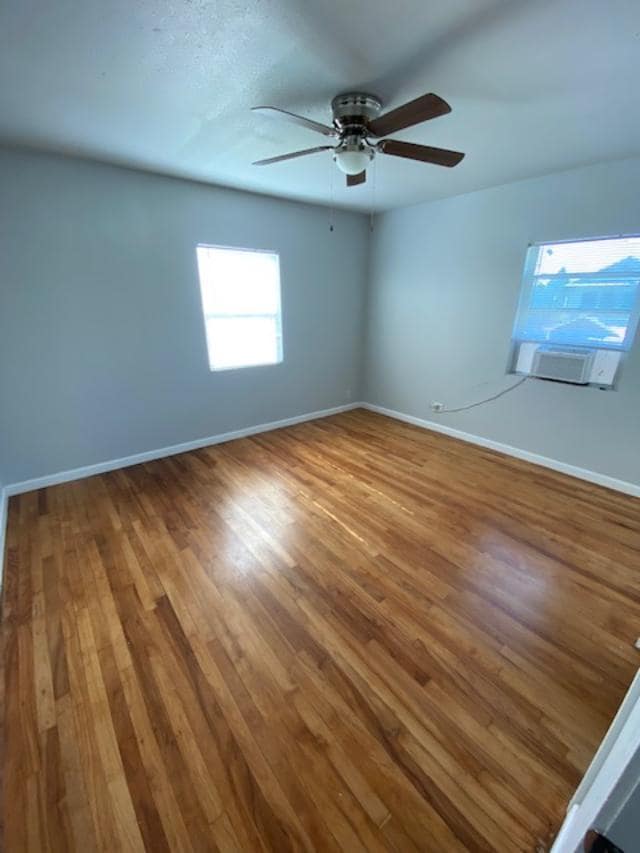 Bedroom - 946 W Magnolia Ave