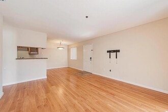 Building Photo - 880 E Fremont Ave