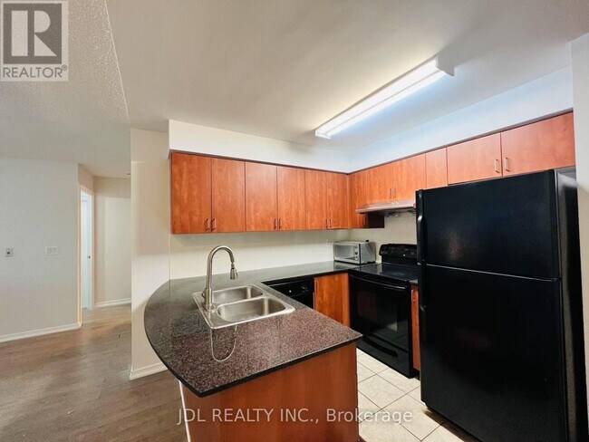 Photo du bâtiment - 5500-5500 Yonge St