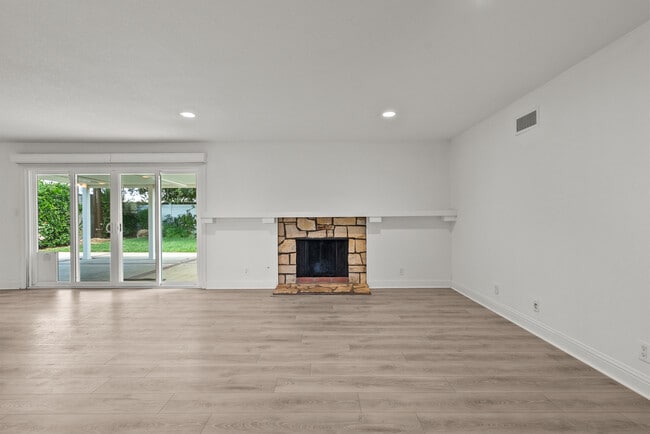 Building Photo - 2248 Drayton Ave