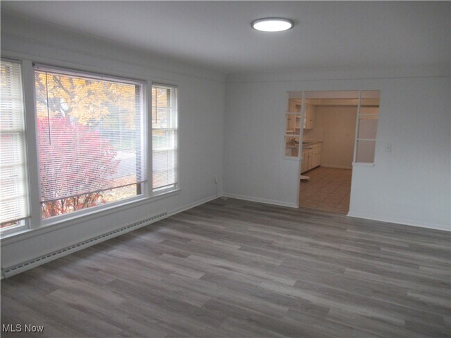 Foto del edificio - 285 Marion Dr