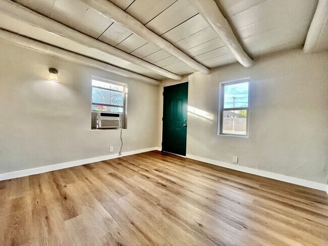 Building Photo - 422 Towner Ave NW