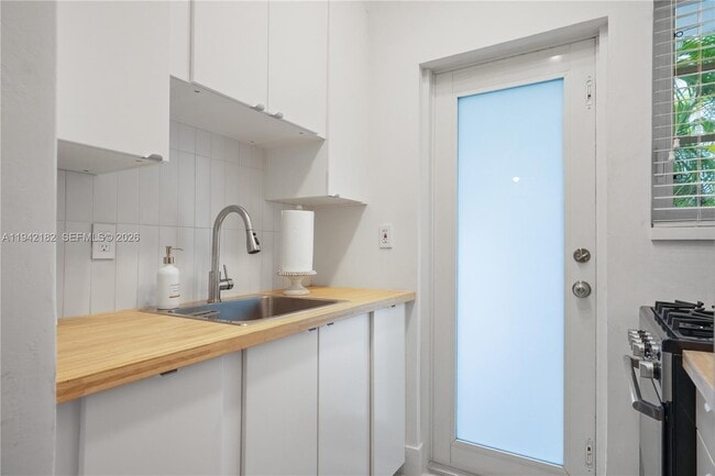 Building Photo - 750 Española Wy