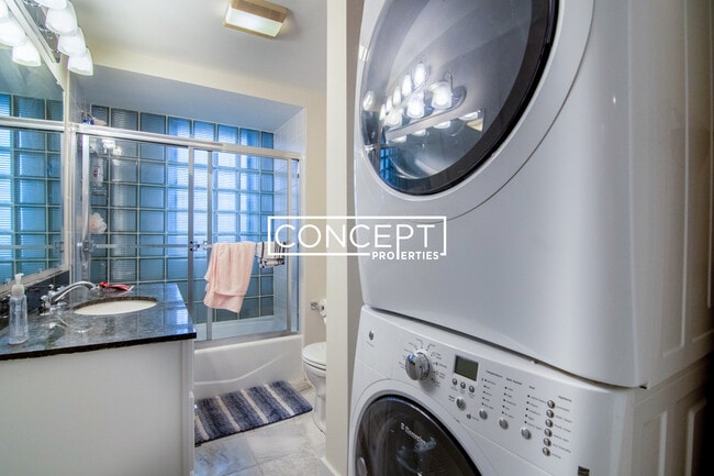 Building Photo - 441 Park Dr