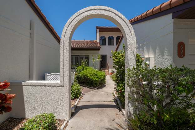 Building Photo - 604 Parkside Pl