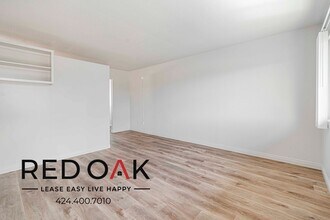 Building Photo - 4900 Clair Del Ave