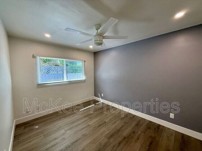 Foto del edificio - 1658 Cable St