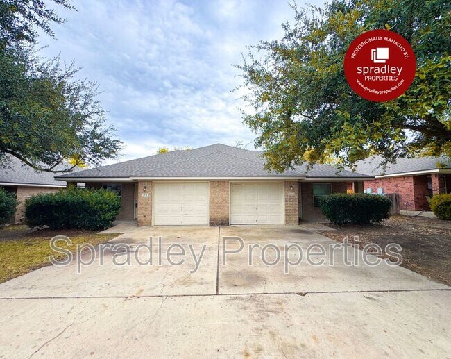 Building Photo - 208A Andy Ln