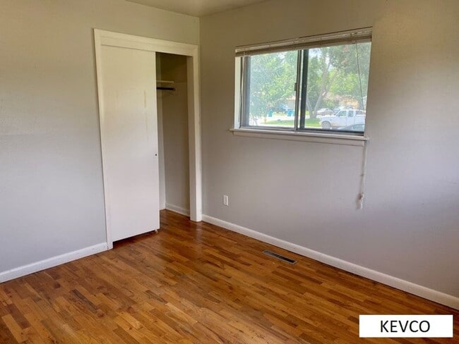 Building Photo - 1100-1102 Castlerock Dr